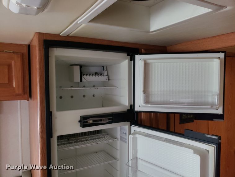 image for item EL9758 2002 Monaco Cayman RV