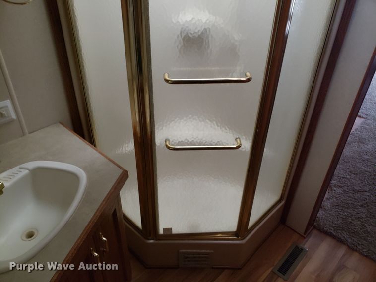 image for item EL9758 2002 Monaco Cayman RV