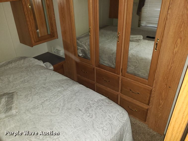 image for item EL9758 2002 Monaco Cayman RV