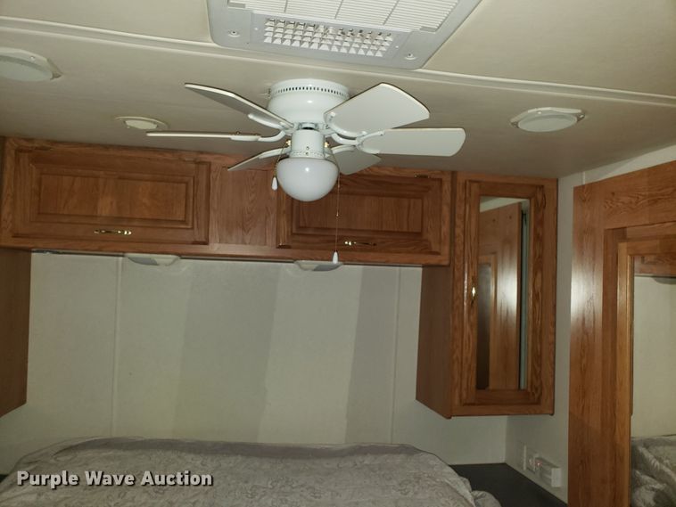 image for item EL9758 2002 Monaco Cayman RV