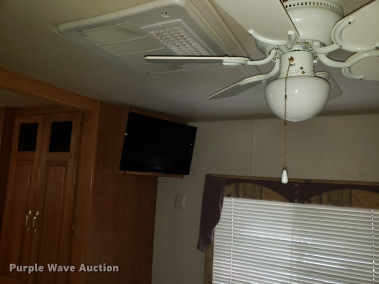 image for item EL9758 2002 Monaco Cayman RV