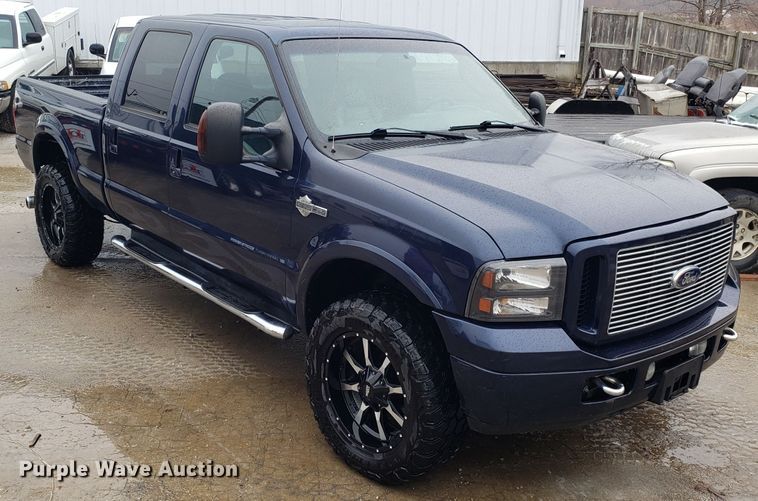 image for item EL9759 2005 Ford F350 Super Duty Harley Davidson Crew Cab pickup truck