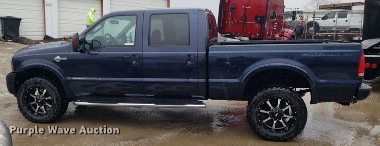 image for item EL9759 2005 Ford F350 Super Duty Harley Davidson Crew Cab pickup truck