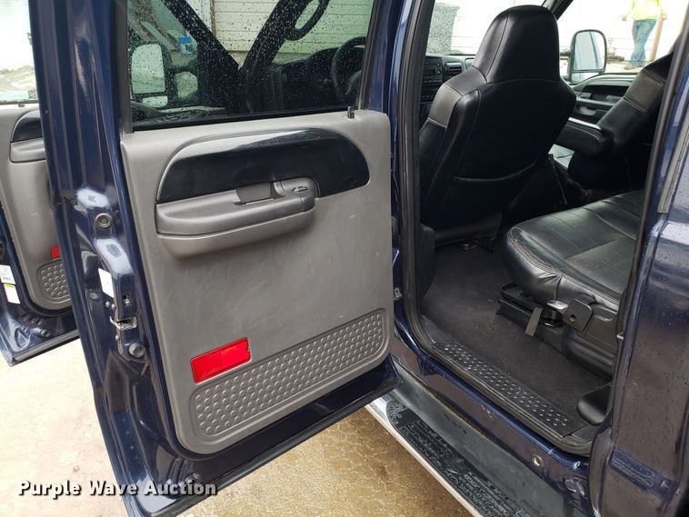 image for item EL9759 2005 Ford F350 Super Duty Harley Davidson Crew Cab pickup truck