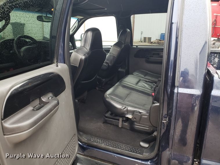 image for item EL9759 2005 Ford F350 Super Duty Harley Davidson Crew Cab pickup truck