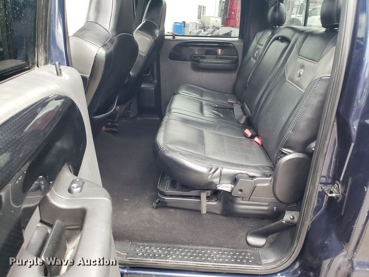 image for item EL9759 2005 Ford F350 Super Duty Harley Davidson Crew Cab pickup truck