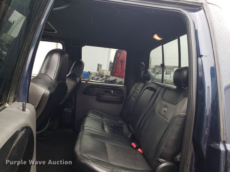 image for item EL9759 2005 Ford F350 Super Duty Harley Davidson Crew Cab pickup truck