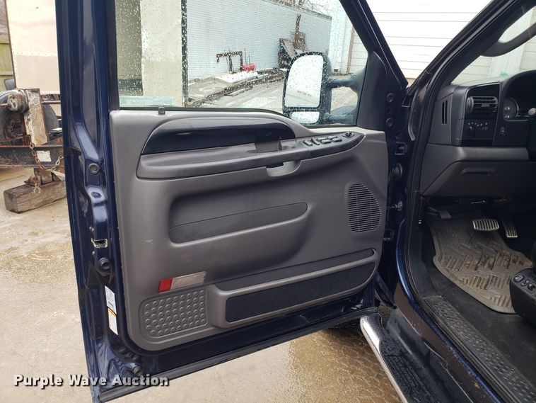 image for item EL9759 2005 Ford F350 Super Duty Harley Davidson Crew Cab pickup truck