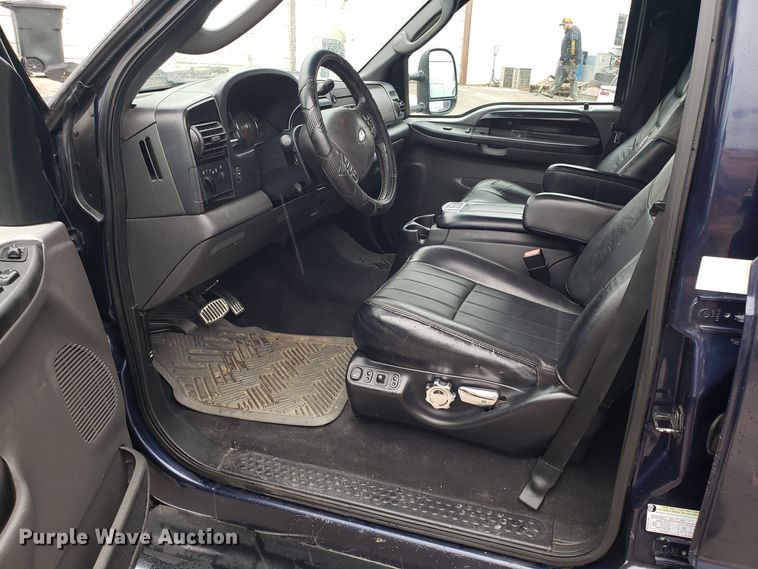 image for item EL9759 2005 Ford F350 Super Duty Harley Davidson Crew Cab pickup truck