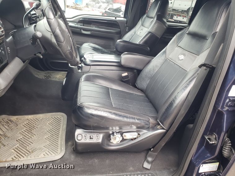 image for item EL9759 2005 Ford F350 Super Duty Harley Davidson Crew Cab pickup truck