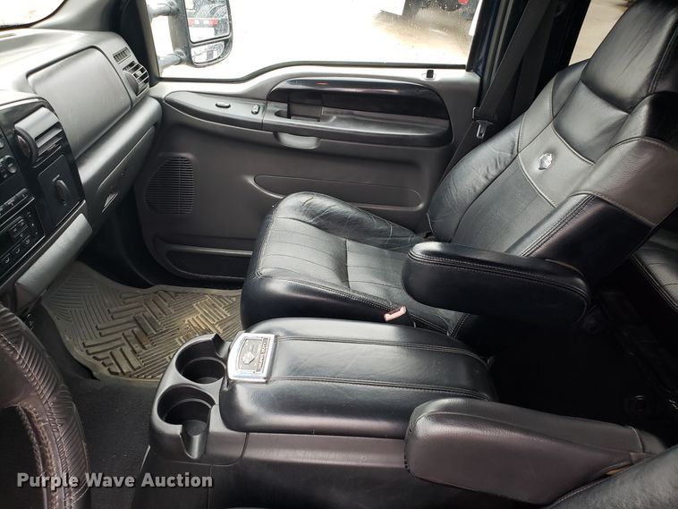 image for item EL9759 2005 Ford F350 Super Duty Harley Davidson Crew Cab pickup truck