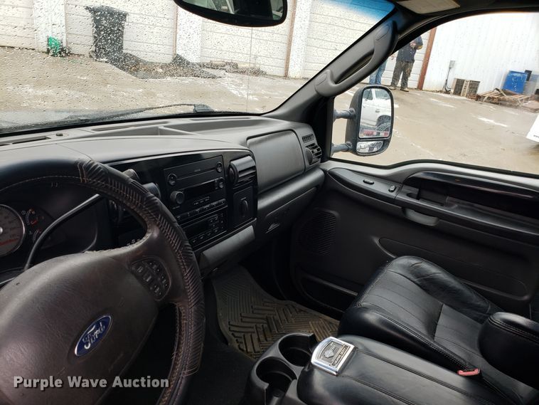 image for item EL9759 2005 Ford F350 Super Duty Harley Davidson Crew Cab pickup truck