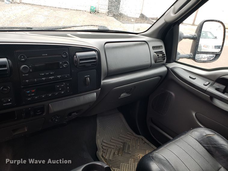 image for item EL9759 2005 Ford F350 Super Duty Harley Davidson Crew Cab pickup truck