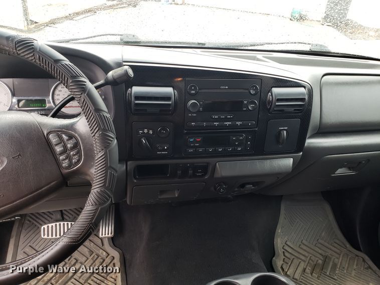 image for item EL9759 2005 Ford F350 Super Duty Harley Davidson Crew Cab pickup truck