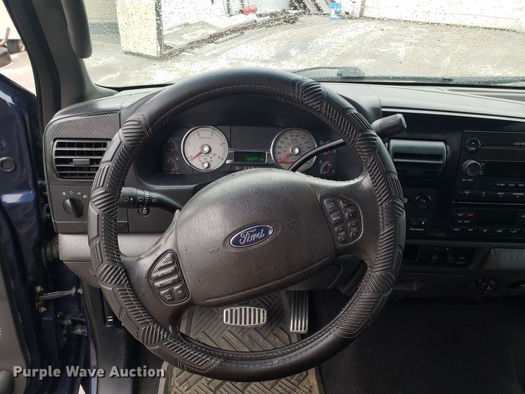 image for item EL9759 2005 Ford F350 Super Duty Harley Davidson Crew Cab pickup truck