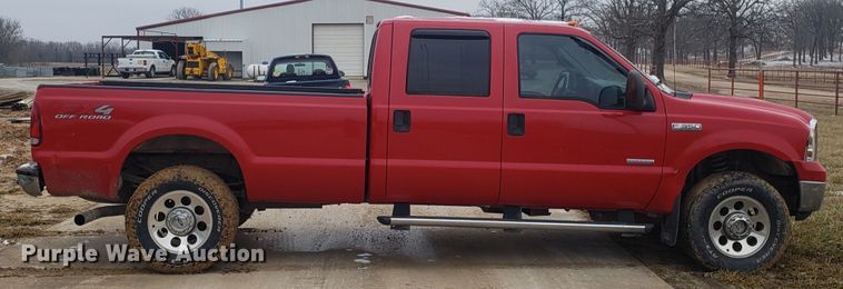 image for item EL9766 2006 Ford F350 Super Duty Crew Cab pickup truck