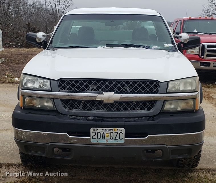 image for item EL9767 2004 Chevrolet Silverado 2500 utility bed pickup truck