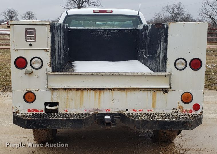 image for item EL9767 2004 Chevrolet Silverado 2500 utility bed pickup truck