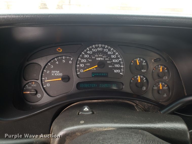 image for item EL9767 2004 Chevrolet Silverado 2500 utility bed pickup truck