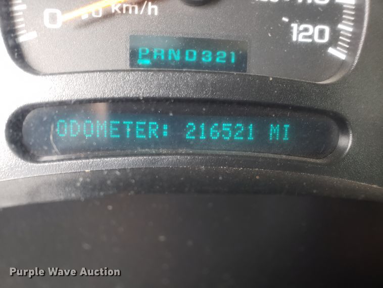 image for item EL9767 2004 Chevrolet Silverado 2500 utility bed pickup truck