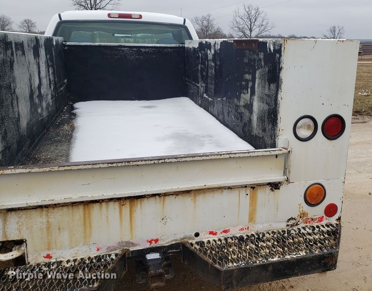 image for item EL9767 2004 Chevrolet Silverado 2500 utility bed pickup truck