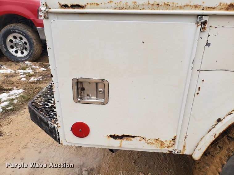 image for item EL9767 2004 Chevrolet Silverado 2500 utility bed pickup truck