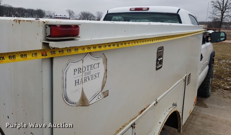 image for item EL9767 2004 Chevrolet Silverado 2500 utility bed pickup truck