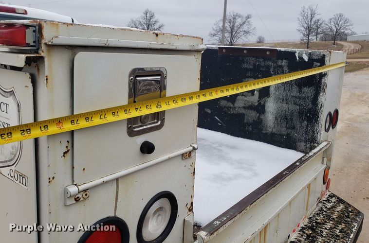 image for item EL9767 2004 Chevrolet Silverado 2500 utility bed pickup truck