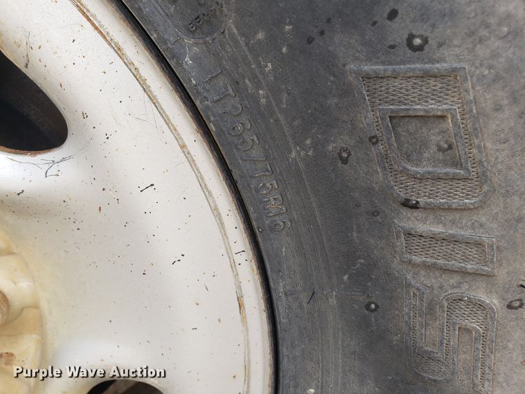 image for item EL9767 2004 Chevrolet Silverado 2500 utility bed pickup truck