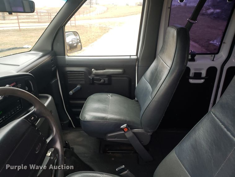 image for item EL9772 1995 Ford Club Wagon van