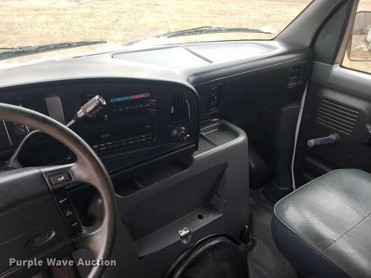 image for item EL9772 1995 Ford Club Wagon van