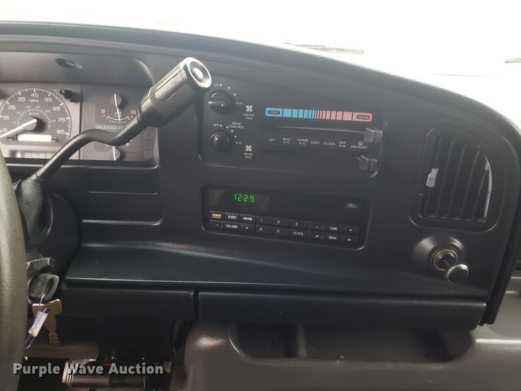 image for item EL9772 1995 Ford Club Wagon van