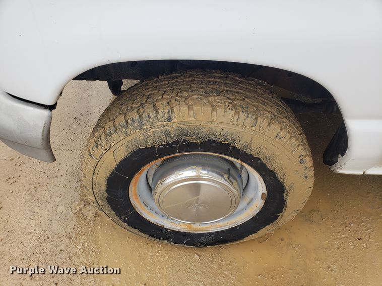 image for item EL9772 1995 Ford Club Wagon van