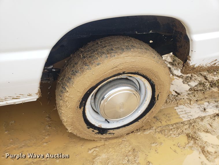 image for item EL9772 1995 Ford Club Wagon van