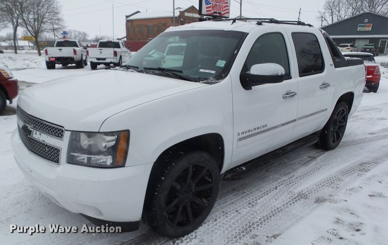 image for item EM9906 2009 Chevrolet Avalanche LTZ Crew Cab pickup truck