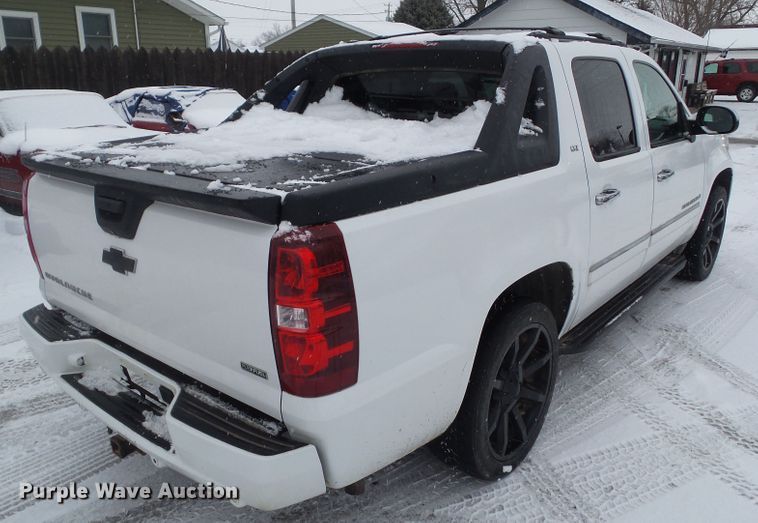 image for item EM9906 2009 Chevrolet Avalanche LTZ Crew Cab pickup truck