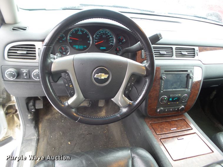 image for item EM9906 2009 Chevrolet Avalanche LTZ Crew Cab pickup truck