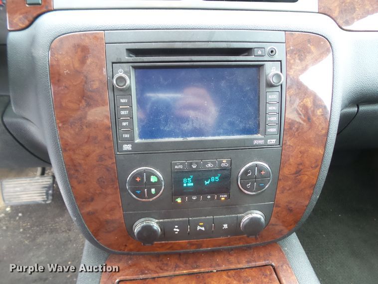 image for item EM9906 2009 Chevrolet Avalanche LTZ Crew Cab pickup truck