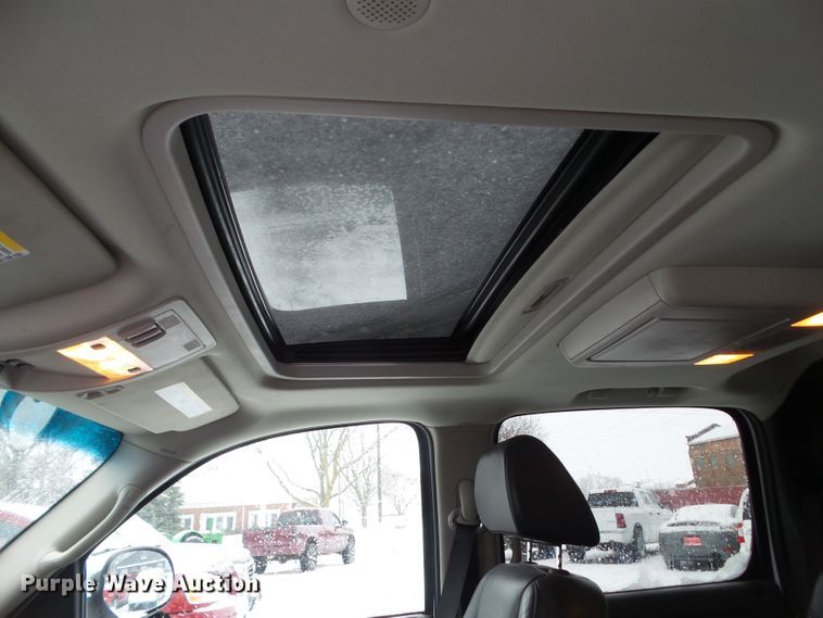 image for item EM9906 2009 Chevrolet Avalanche LTZ Crew Cab pickup truck