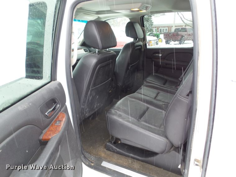 image for item EM9906 2009 Chevrolet Avalanche LTZ Crew Cab pickup truck