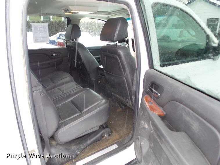 image for item EM9906 2009 Chevrolet Avalanche LTZ Crew Cab pickup truck