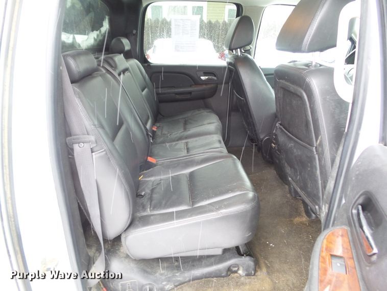 image for item EM9906 2009 Chevrolet Avalanche LTZ Crew Cab pickup truck