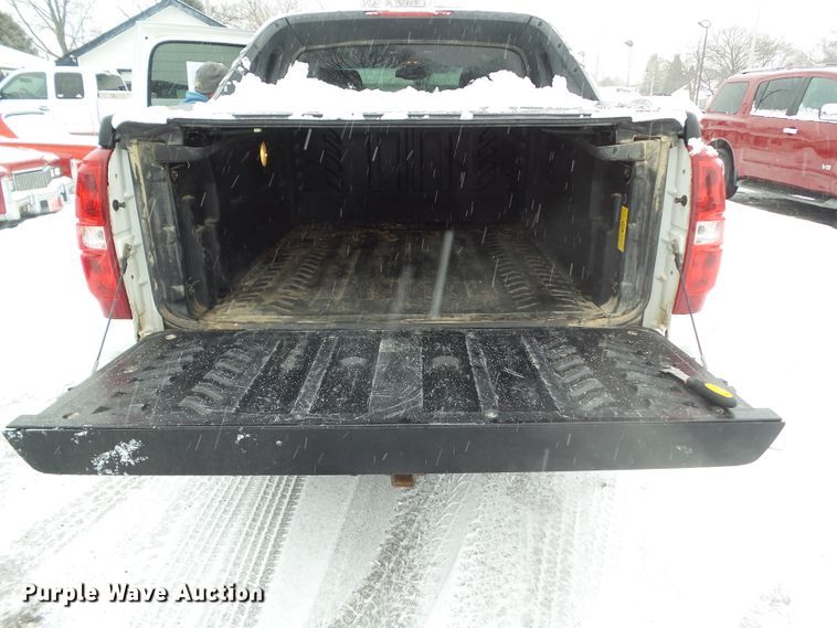 image for item EM9906 2009 Chevrolet Avalanche LTZ Crew Cab pickup truck