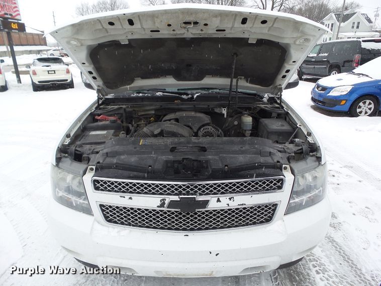 image for item EM9906 2009 Chevrolet Avalanche LTZ Crew Cab pickup truck