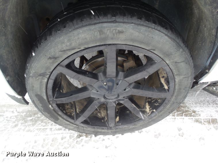 image for item EM9906 2009 Chevrolet Avalanche LTZ Crew Cab pickup truck