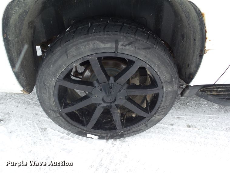 image for item EM9906 2009 Chevrolet Avalanche LTZ Crew Cab pickup truck