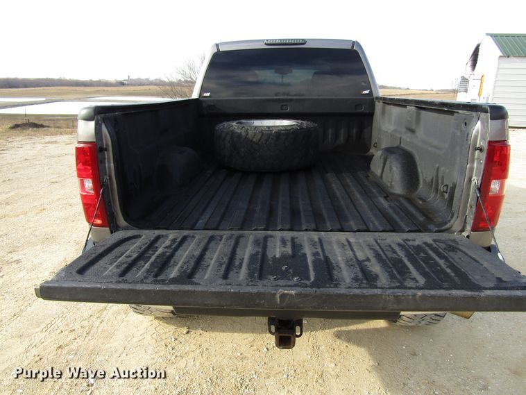 image for item FD9329 2007 Chevrolet Silverado 2500HD Crew Cab pickup truck
