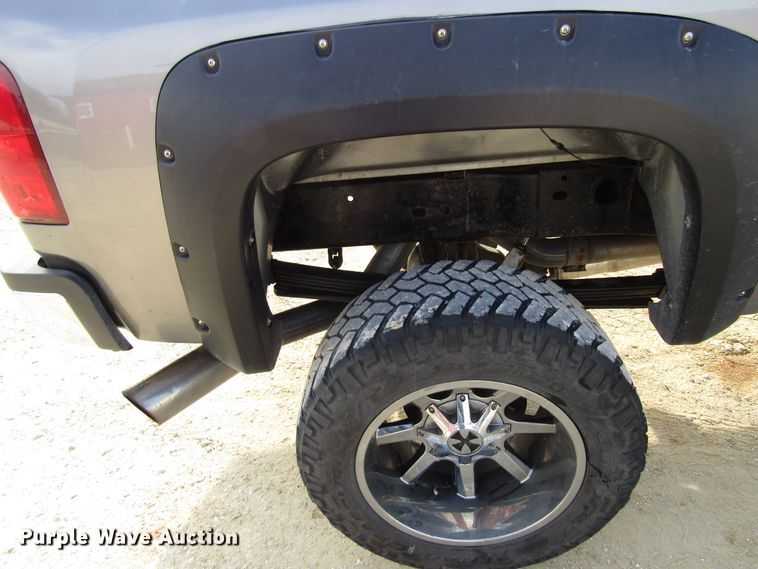 image for item FD9329 2007 Chevrolet Silverado 2500HD Crew Cab pickup truck