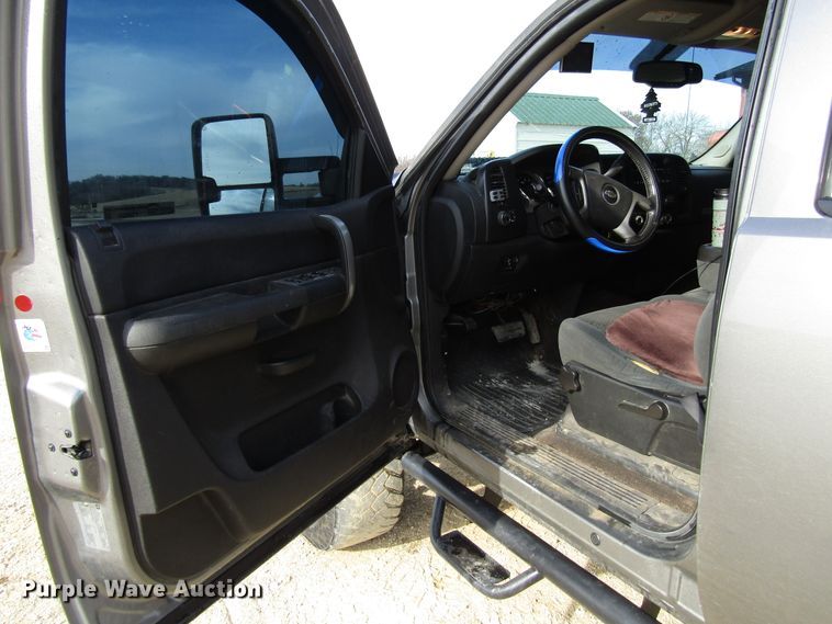 image for item FD9329 2007 Chevrolet Silverado 2500HD Crew Cab pickup truck
