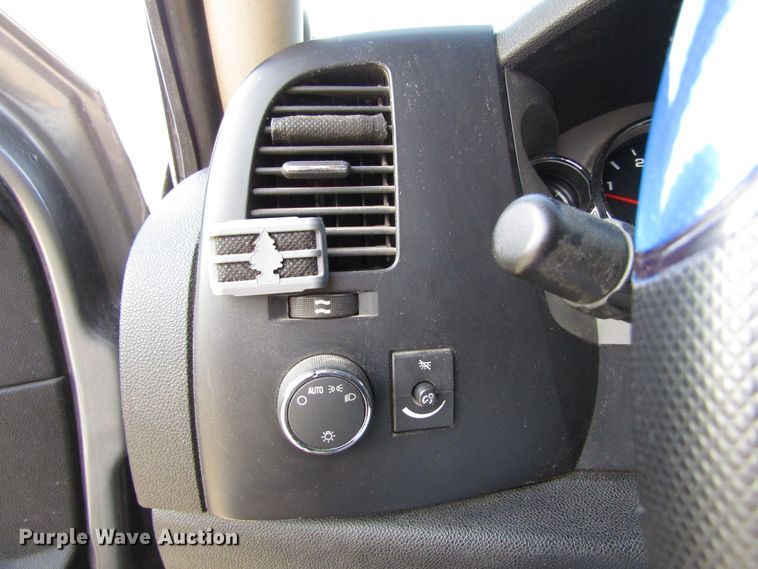 image for item FD9329 2007 Chevrolet Silverado 2500HD Crew Cab pickup truck